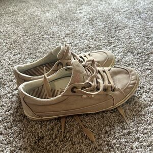 Taos Footwear Beige Sneakers
